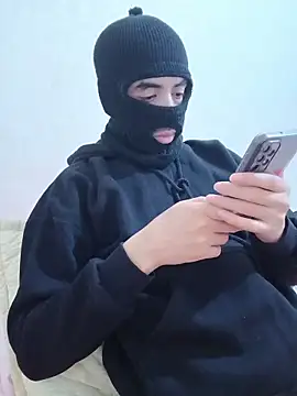 arabqueen online show from December 15, 2025, 7:40 pm