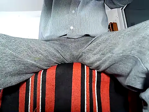 manan28 online show from October 13, 2025, 12:49 pm