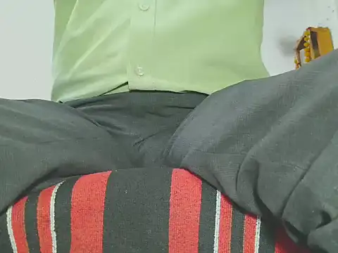 manan28 online show from November 4, 2025, 9:19 am