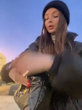 KrisMagnoly online show from March 22, 2025, 4:47 pm