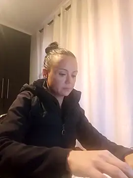 MrsBunnyBum online show from April 21, 2026, 6:41 am