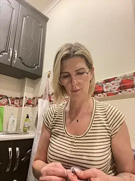 sensualEmilia online show from April 3, 2026, 7:01 pm