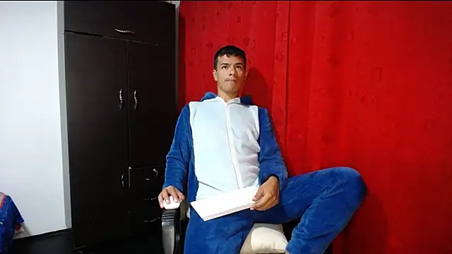 Snapshot of Deiby_casas chatting on October 13, 2025, 8:36 am Deiby casas online show from October 13, 2025, 8:36 am