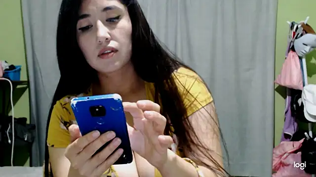 Snapshot of YummymeowW chatting on December 21, 2024, 3:36 am YummymeowW online show from December 21, 2024, 3:36 am