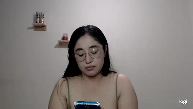 Snapshot of YummymeowW chatting on October 26, 2025, 3:45 am YummymeowW online show from October 26, 2025, 3:45 am