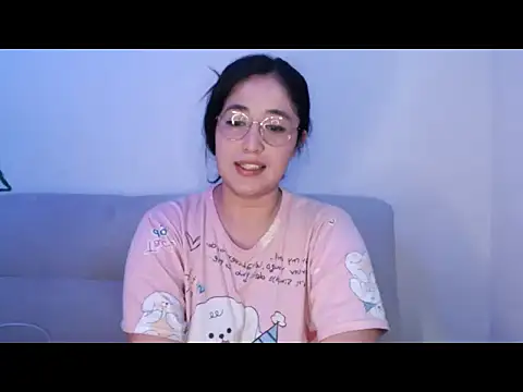 Snapshot of YummymeowW chatting on May 15, 2026, 2:35 pm YummymeowW online show from May 15, 2026, 2:35 pm