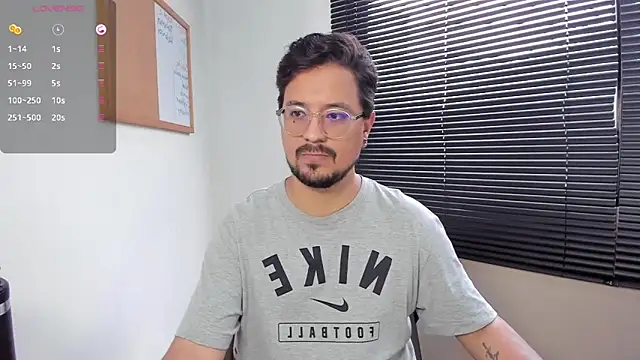 DaviidEvans  online show from December 2, 2024, 2:19 pm