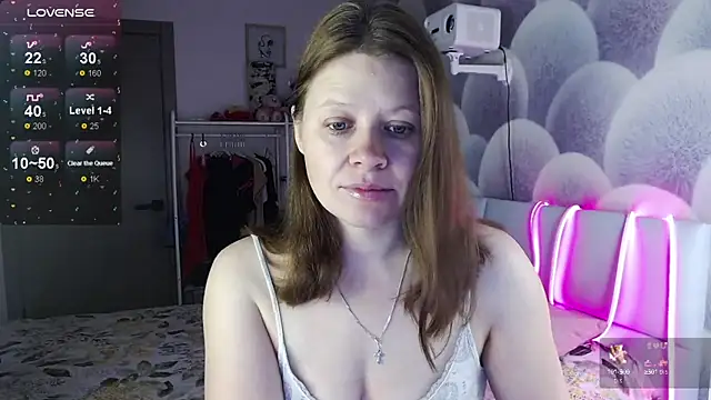 Snapshot of alekasamui chatting on October 7, 2025, 10:18 pm alekasamui online show from October 7, 2025, 10:18 pm