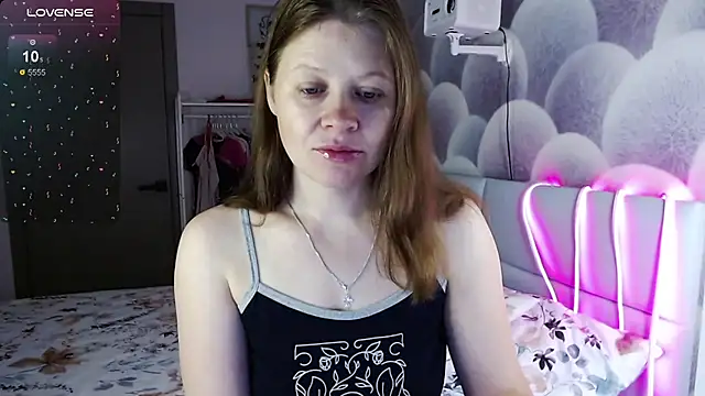 Snapshot of alekasamui chatting on October 19, 2025, 10:10 pm alekasamui online show from October 19, 2025, 10:10 pm