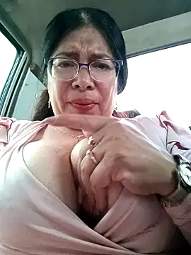 Snapshot of __valentina18 chatting on March 17, 2025, 4:11 pm   valentina18 online show from March 17, 2025, 4:11 pm