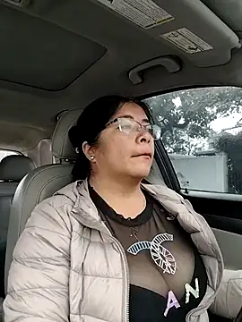   valentina18 online show from December 3, 2025, 1:42 pm