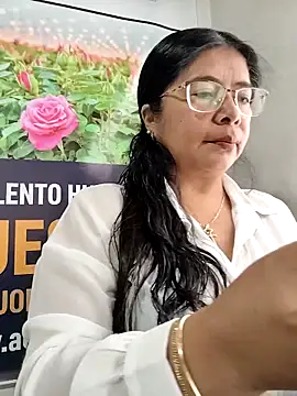   valentina18 online show from March 25, 2026, 1:06 pm