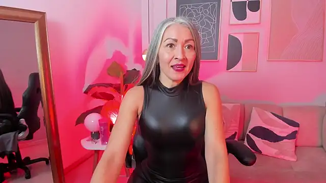  Nicoletteshea  online show from March 27, 2026, 9:25 pm