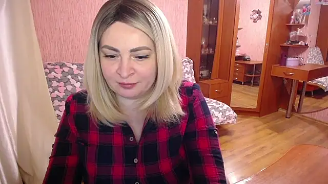 -MeowMeow online show from April 21, 2026, 4:56 pm