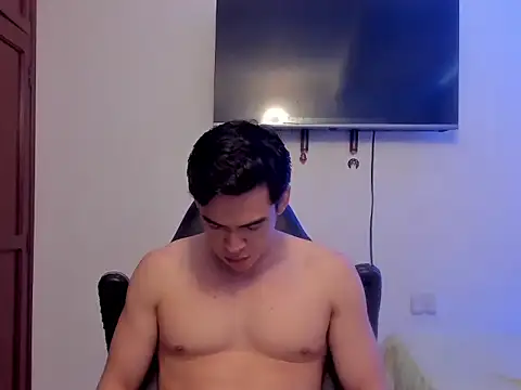 Snapshot of Lucian_Gomez_ chatting on October 20, 2025, 6:52 pm Lucian Gomez  online show from October 20, 2025, 6:52 pm
