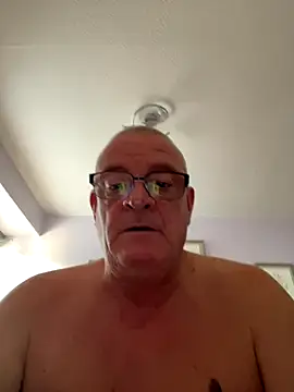 Snapshot of Garry831 chatting on November 5, 2025, 3:12 pm Garry831 online show from November 5, 2025, 3:12 pm