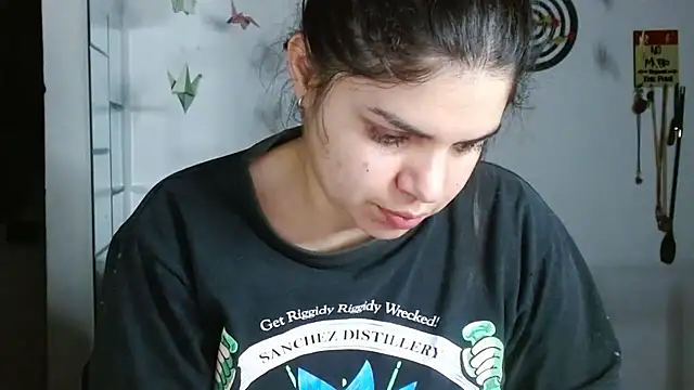 Snapshot of Nikkykora15 chatting on February 5, 2026, 1:43 am Nikkykora15 online show from February 5, 2026, 1:43 am