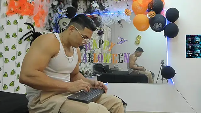 ChoreyTaiylor online show from October 16, 2025, 2:29 pm