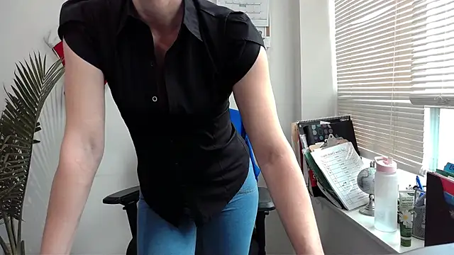 Snapshot of City_Kat chatting on December 18, 2024, 3:55 pm City Kat online show from December 18, 2024, 3:55 pm