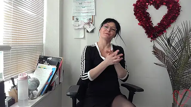 Snapshot of City_Kat chatting on February 10, 2025, 6:24 pm City Kat online show from February 10, 2025, 6:24 pm