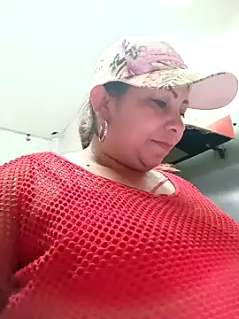 Snapshot of Alyona21 chatting on December 16, 2024, 11:39 pm Alyona21 online show from December 16, 2024, 11:39 pm