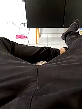 Santosgui14 online show from November 19, 2025, 6:19 pm