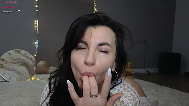 Mary love16 online show from March 8, 2025, 5:49 am