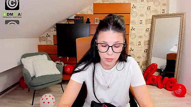 EmillyTaylor online show from March 6, 2025, 10:52 am