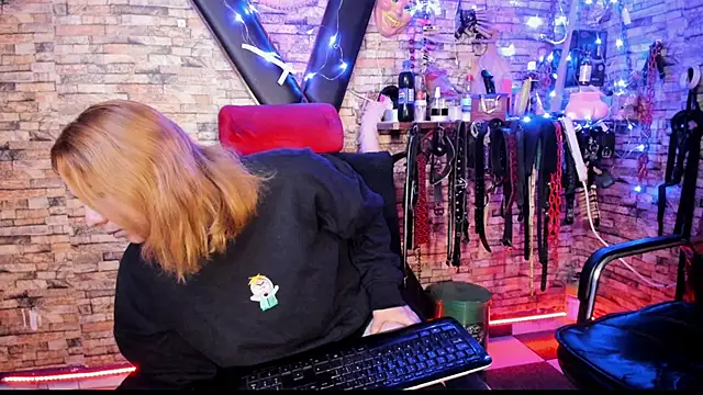 Snapshot of Liltildeman_moon chatting on March 12, 2026, 11:22 pm Liltildeman moon online show from March 12, 2026, 11:22 pm