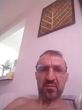 Snapshot of IranPKD chatting on February 3, 2026, 4:34 pm IranPKD online show from February 3, 2026, 4:34 pm