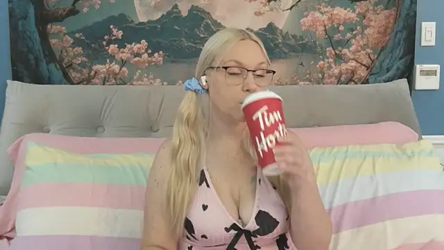 SaraBearXo online show from October 3, 2025, 12:13 pm