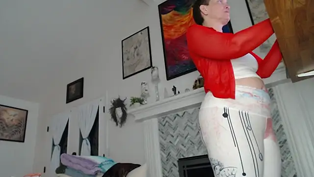 AuroraWillows online show from November 17, 2025, 11:49 am