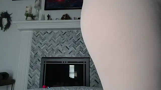 AuroraWillows online show from February 12, 2026, 7:25 am