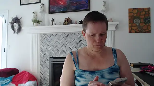 AuroraWillows online show from April 13, 2026, 3:06 pm