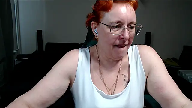 Snapshot of JoannaAndNeighbour chatting on March 13, 2026, 9:05 am JoannaAndNeighbour online show from March 13, 2026, 9:05 am