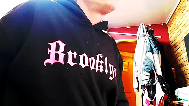 Fem-Boy40 online show from April 5, 2026, 10:29 pm