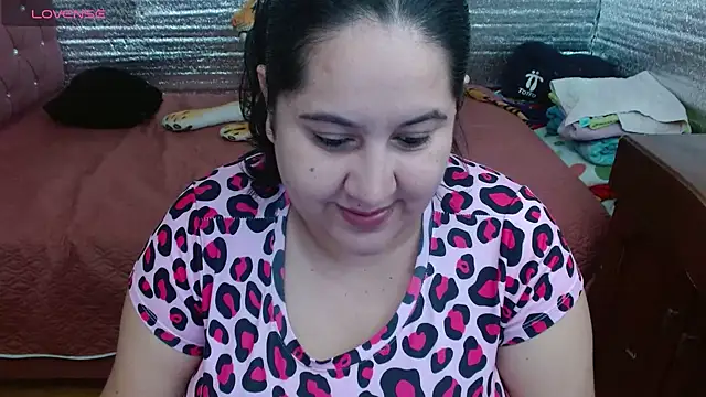 EMILY-NESSA online show from September 23, 2025, 1:58 pm