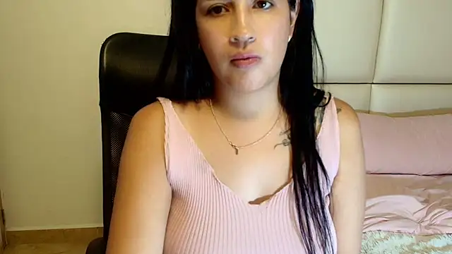 sara2520 online show from May 6, 2026, 2:08 am