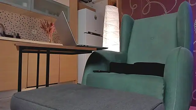 Snapshot of Yourfreebird chatting on February 9, 2025, 12:41 pm Yourfreebird online show from February 9, 2025, 12:41 pm