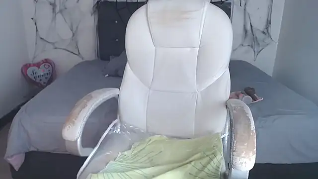 selena yourmilf online show from October 14, 2025, 3:02 pm