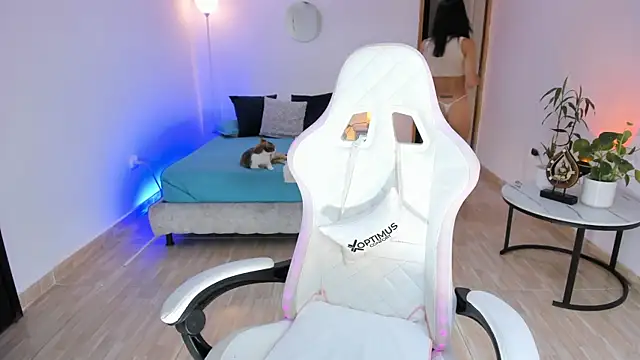 carleee winter online show from April 15, 2026, 1:34 am