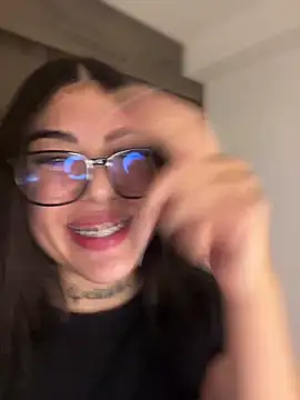 Sarasanders 4 online show from March 21, 2025, 2:28 am