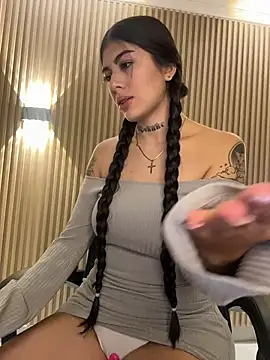 Sarasanders 4 online show from October 25, 2025, 4:09 am