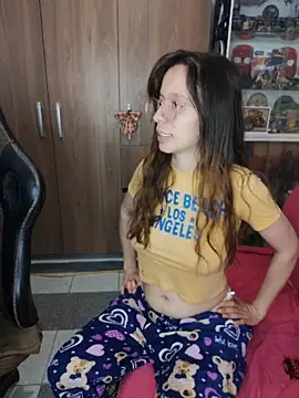 Isaandysex2428 online show from April 8, 2026, 2:22 am