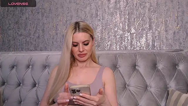 BlondieStar online show from December 8, 2024, 9:02 am