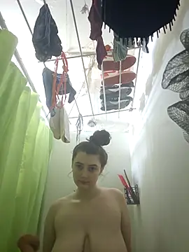 Snapshot of Snowbunnycake_131 chatting on October 16, 2025, 8:04 am Snowbunnycake 131 online show from October 16, 2025, 8:04 am