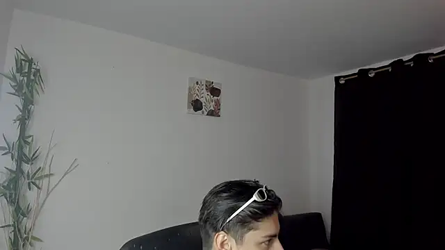 Snapshot of Giordano_Russo chatting on December 2, 2024, 2:09 am Giordano Russo online show from December 2, 2024, 2:09 am