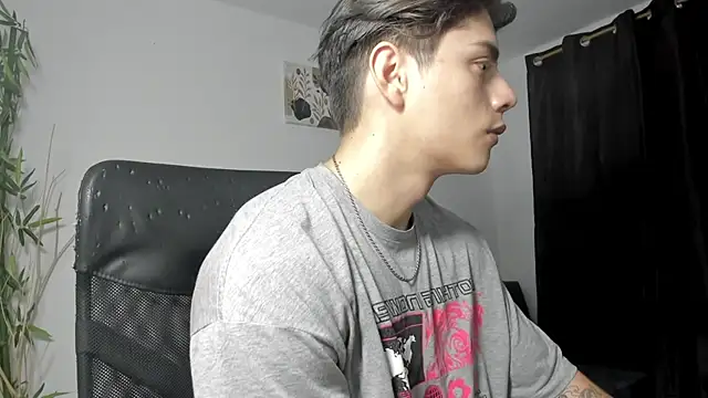 Snapshot of Giordano_Russo chatting on December 3, 2024, 1:43 pm Giordano Russo online show from December 3, 2024, 1:43 pm