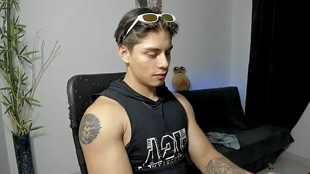 Snapshot of Giordano_Russo chatting on December 5, 2024, 7:05 am Giordano Russo online show from December 5, 2024, 7:05 am