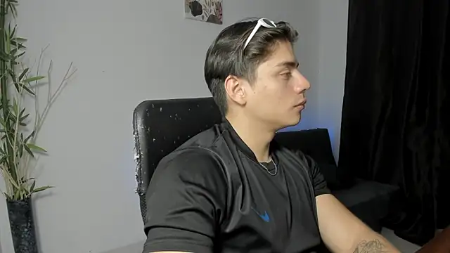 Snapshot of Giordano_Russo chatting on December 10, 2024, 10:47 pm Giordano Russo online show from December 10, 2024, 10:47 pm